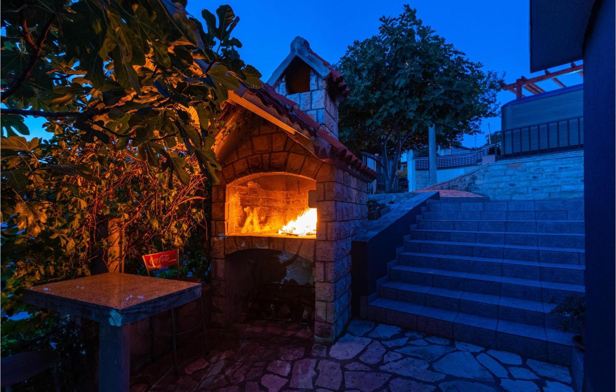 Beautiful Home In Rovanjska With Wifi Kültér fotó